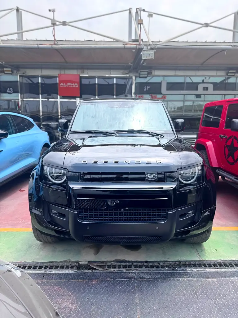Land Rover Defender, 2026