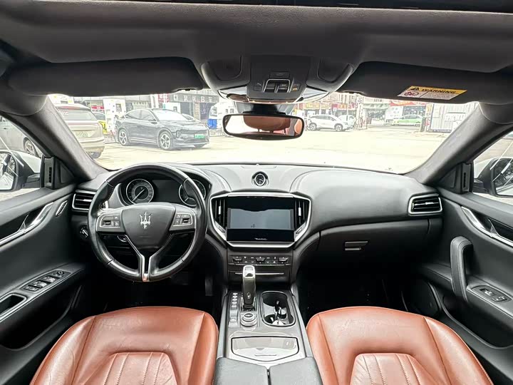 Maserati Ghibli, 2021 — фото 6 из 9