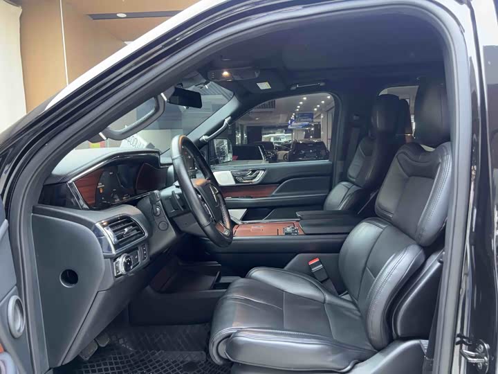 Lincoln Navigator, 2021 — фото 8 из 9