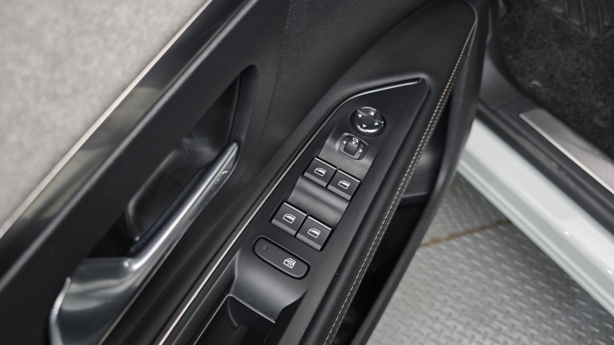 Peugeot 5008, 2022 — фото 11 из 12