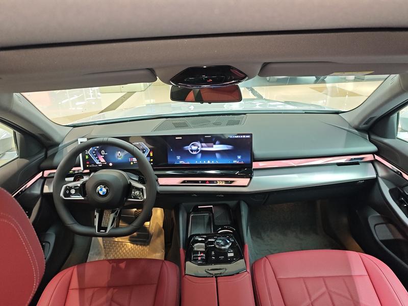 BMW 5 Series, 2025 — фото 5 из 12