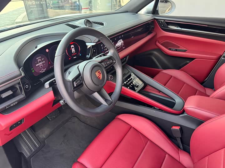 Porsche Macan EV, 2025 — фото 9 из 9