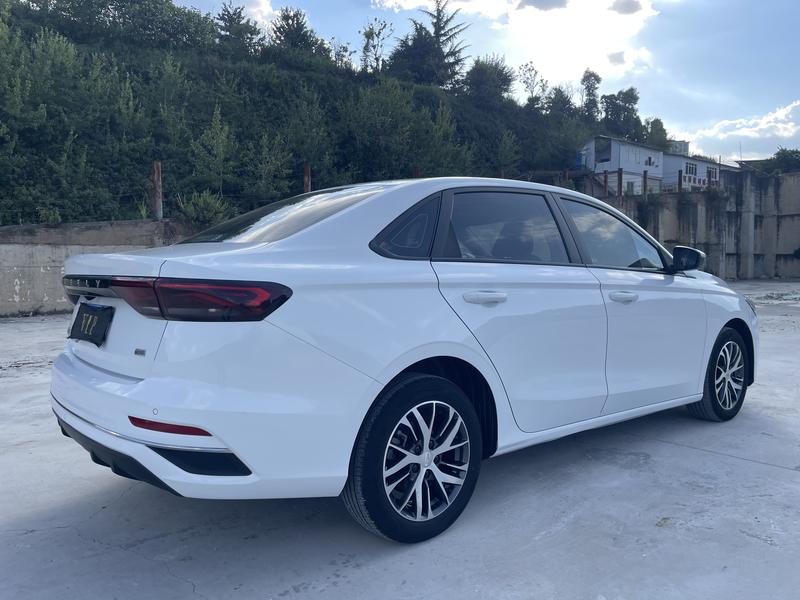 Geely Emgrand, 2022 — фото 7 из 12