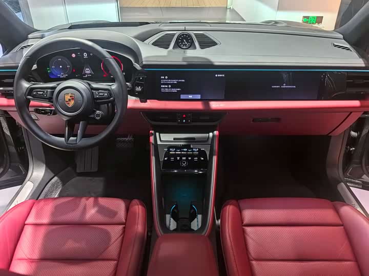 Porsche Macan EV, 2024 — фото 8 из 9