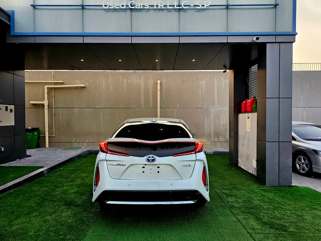 Toyota Prius, 2022 — фото 4 из 10