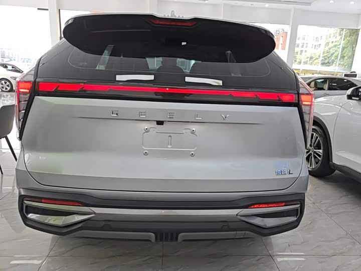 Geely Atlas L, 2024 — фото 6 из 9