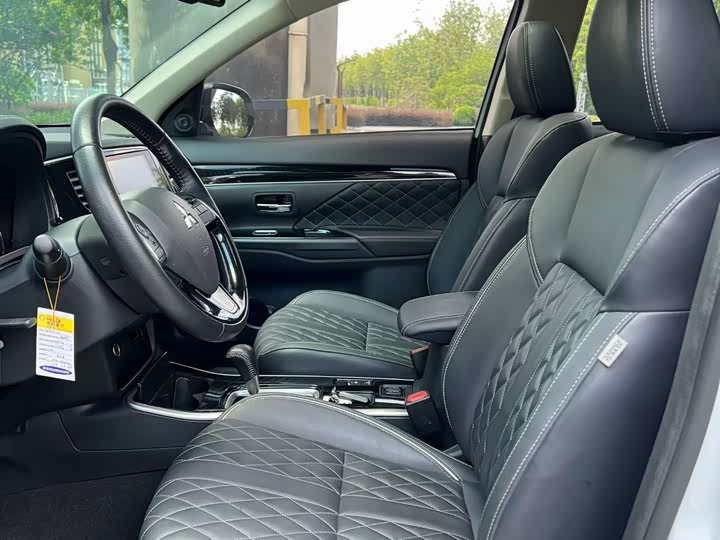 Mitsubishi Outlander, 2021 — фото 9 из 9