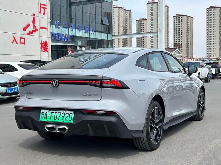 Changan UNI-V Hybrid, 2026 — фото 5 из 9