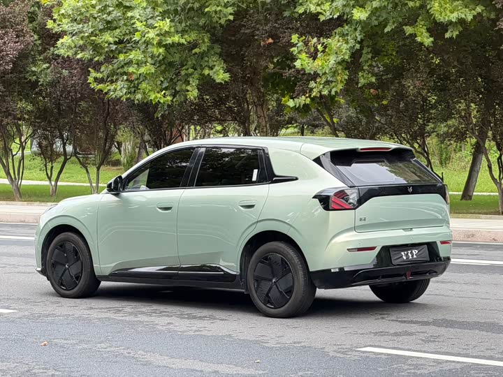BAIC Arcfox T1, 2025 — фото 6 из 9