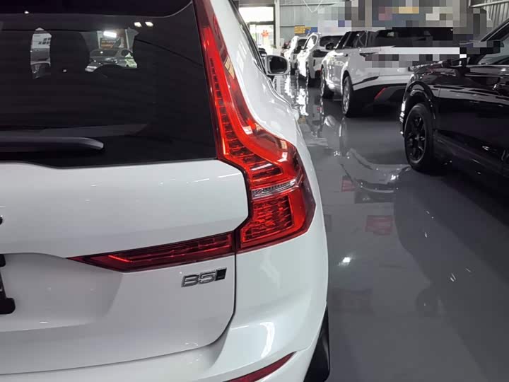 Volvo XC60, 2023 — фото 8 из 9