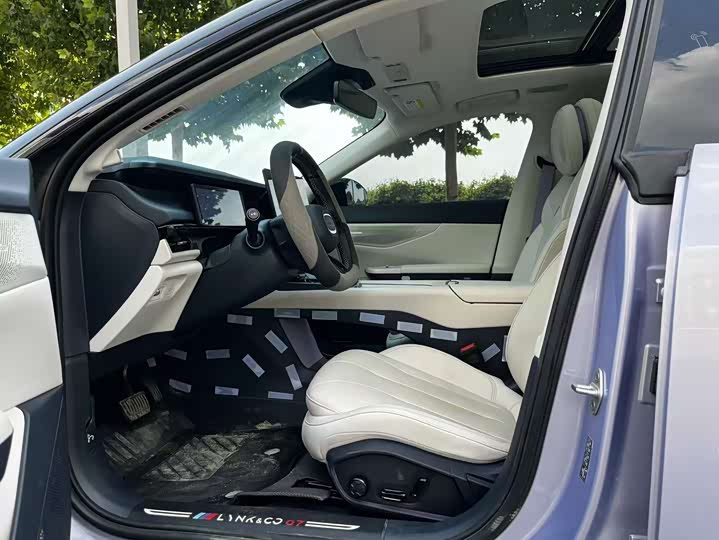 Lynk & Co 07 EM-P Hybrid, 2025 — фото 4 из 9