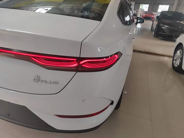 BYD Qin Plus, 2026 — фото 8 из 9