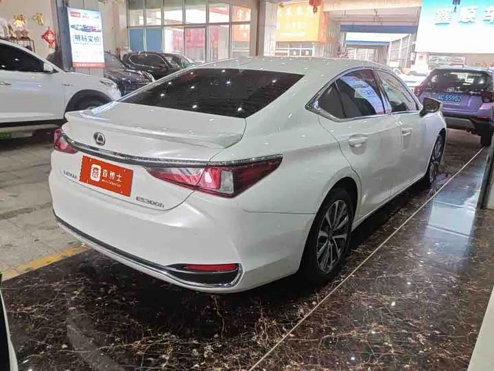 Lexus ES, 2023 — фото 5 из 5