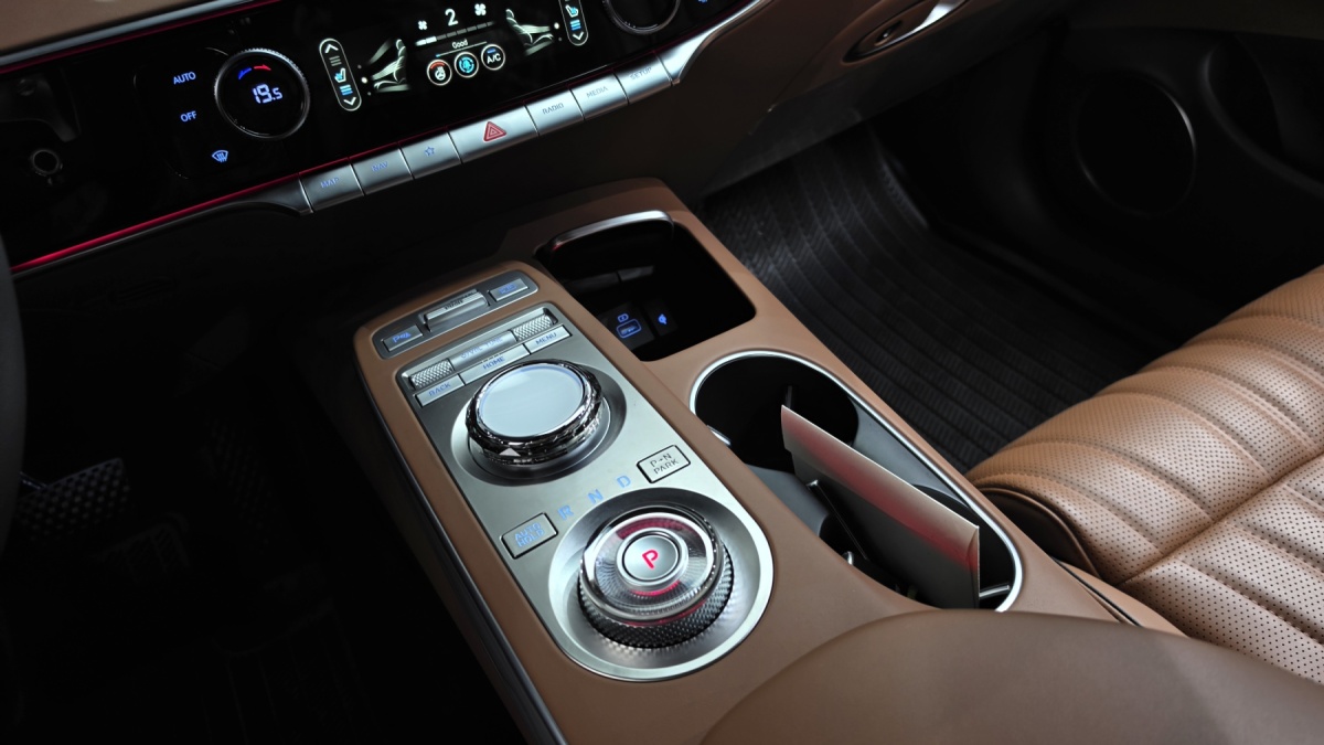 Genesis GV70, 2023 — фото 8 из 12