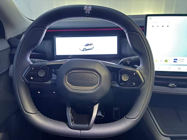 Lynk & Co 06 EM-P Hybrid, 2024 — фото 9 из 9