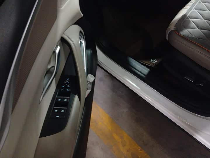 BYD Song Pro Hybrid, 2024 — фото 7 из 9