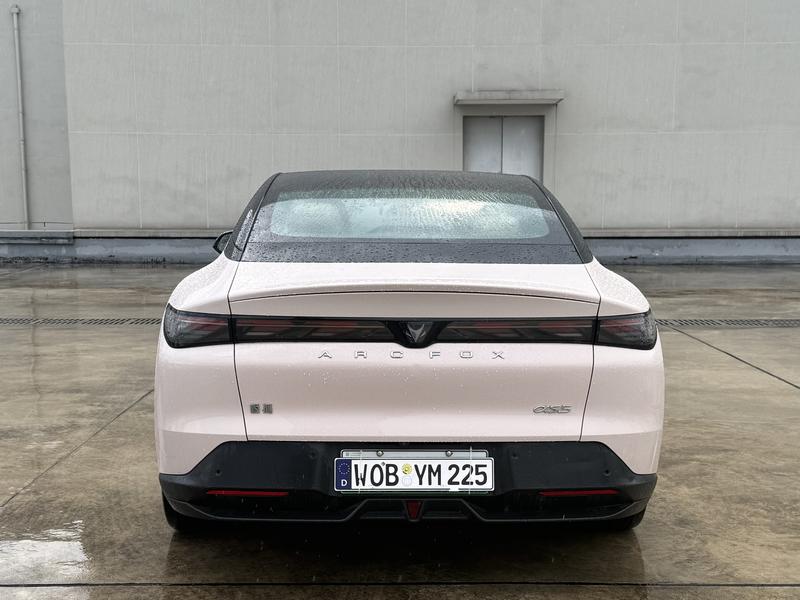 BAIC Arcfox Alpha S5, 2025 — фото 6 из 12