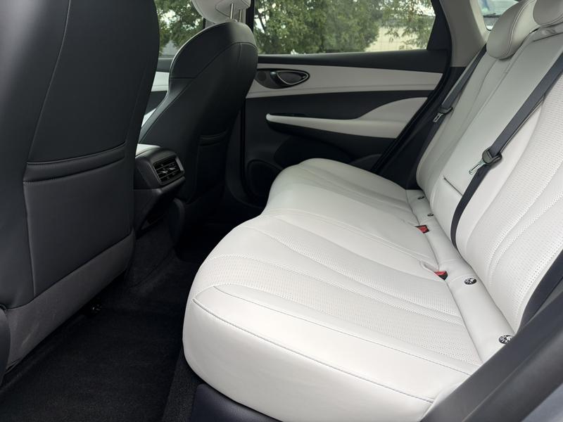 BYD Seal 05 DM-i Hybrid, 2025 — фото 7 из 8