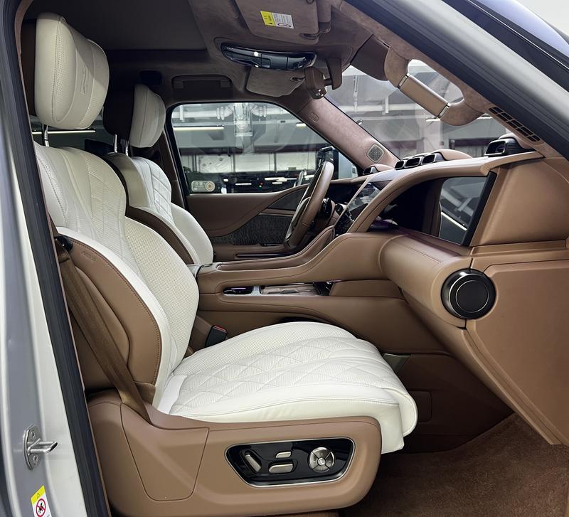 BYD Yangwang U8, 2023 — фото 9 из 11