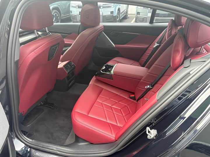 BMW 5 Series, 2025 — фото 6 из 9
