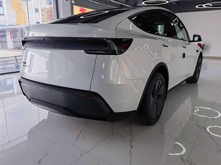 Tesla Model Y, 2026 — фото 4 из 9