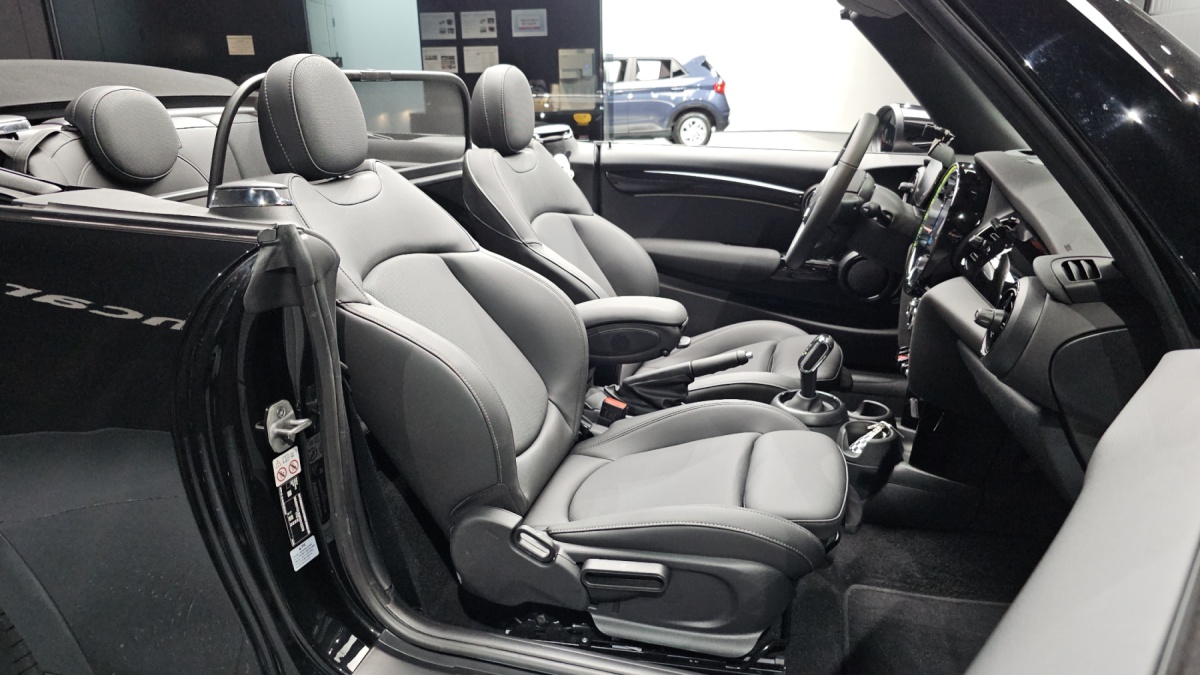 Mini Cooper Convertible, 2023 — фото 11 из 12