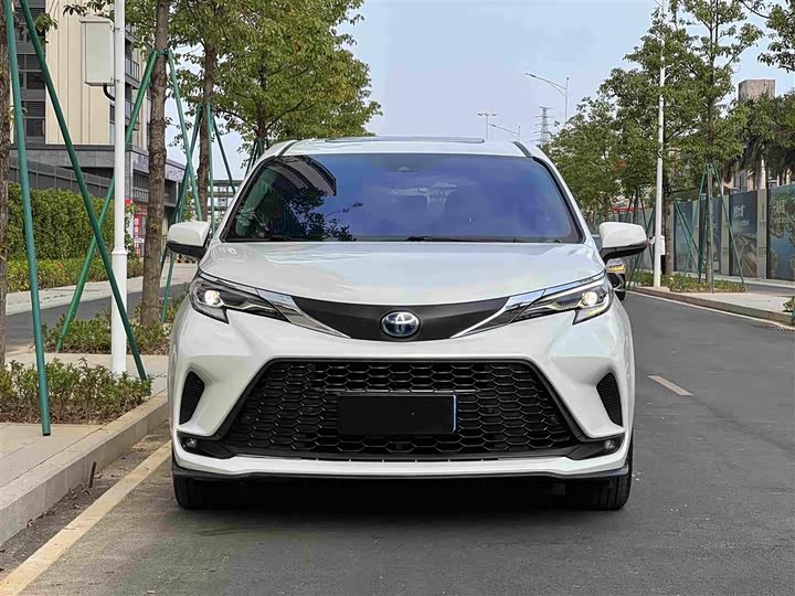 Toyota Granvia, 2023 — фото 2 из 9
