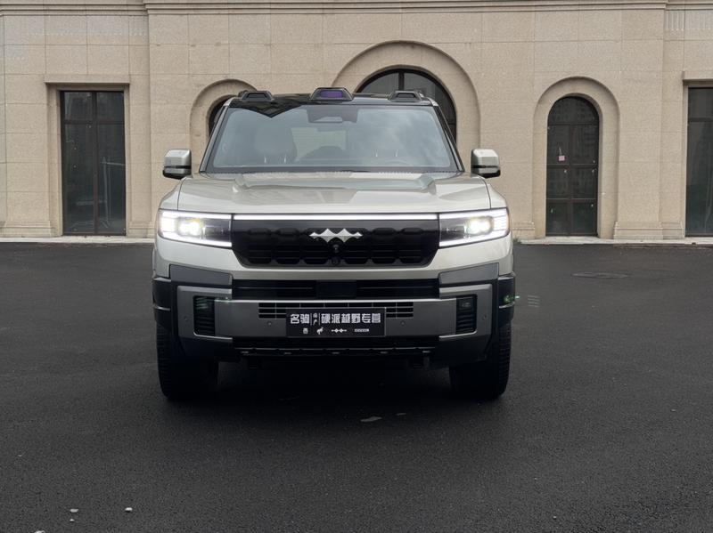 BYD FangChengBao Leopard 8, 2026 — фото 2 из 12