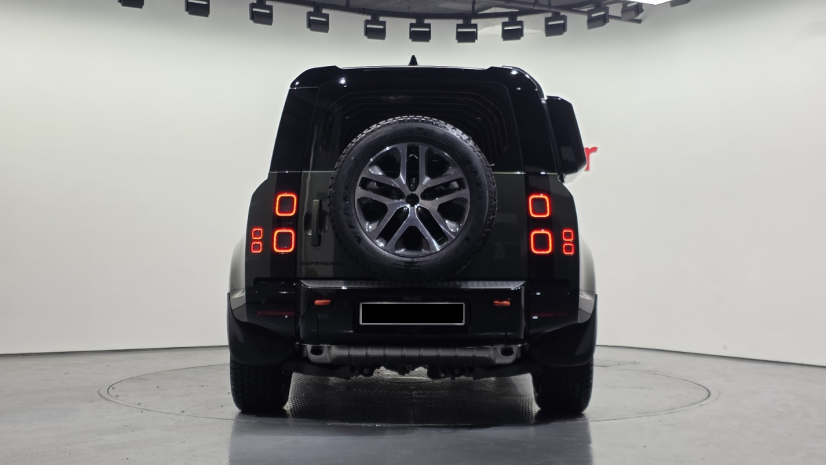 Land Rover Defender, 2025 — фото 6 из 12