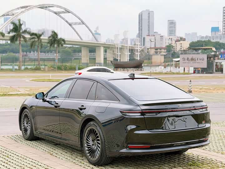 Toyota Crown Sedan, 2024 — фото 6 из 9