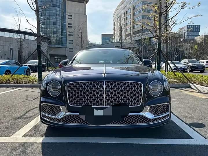 Bentley Flying Spur, 2022 — фото 2 из 9