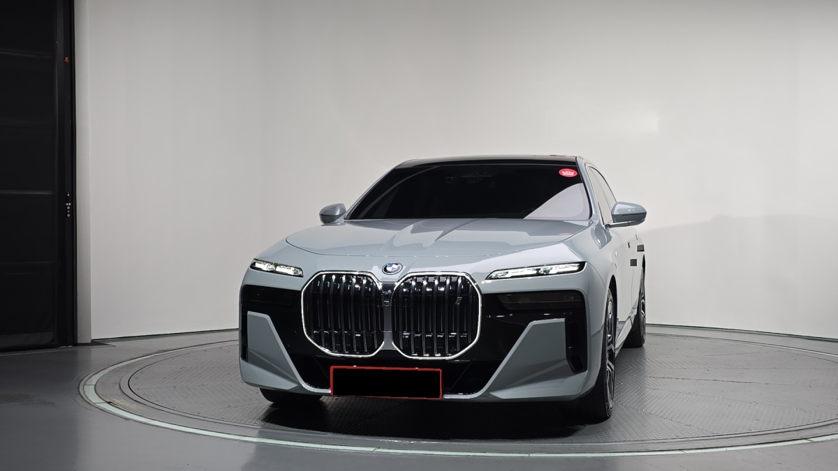 BMW i7, 2023 — фото 3 из 12