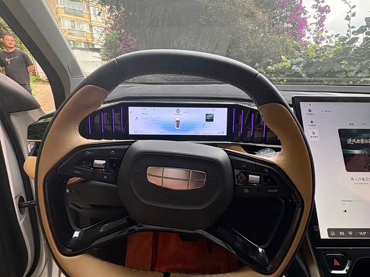 Geely Atlas L, 2023 — фото 4 из 9