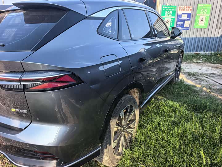 Roewe RX5 Hybrid, 2022 — фото 8 из 9