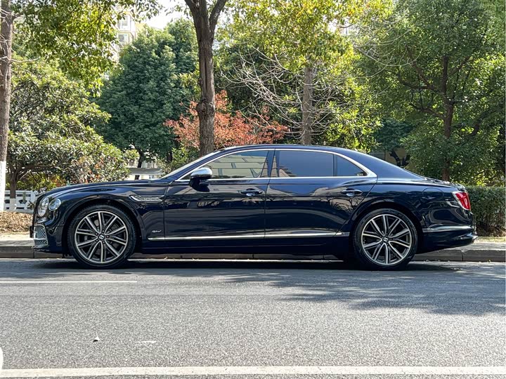 Bentley Flying Spur Hybrid, 2022 — фото 7 из 9