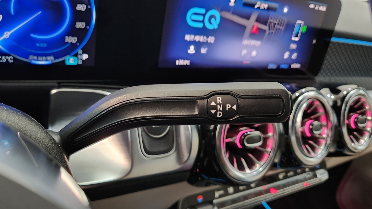 Mercedes-Benz EQB, 2025 — фото 8 из 12