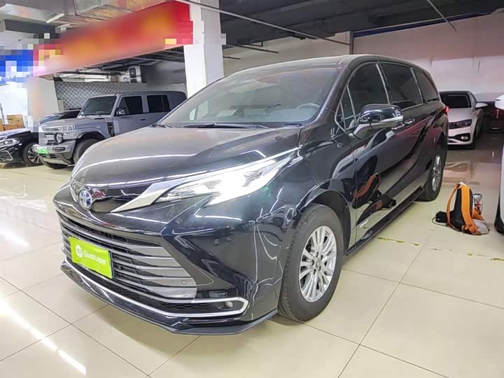 Toyota Sienna, 2022 — фото 2 из 9