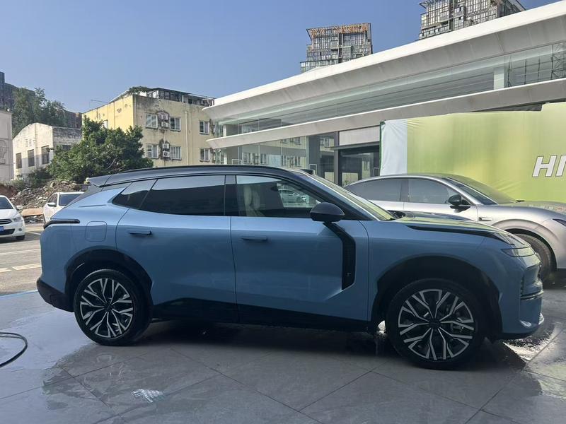 Lynk & Co 08 EM-P Hybrid, 2025 — фото 7 из 12