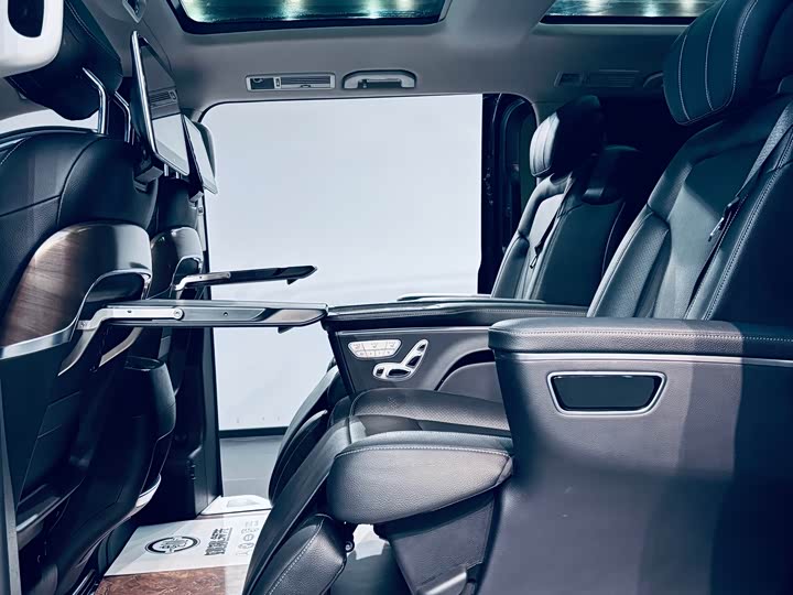 Mercedes-Benz V-Class, 2022 — фото 8 из 9