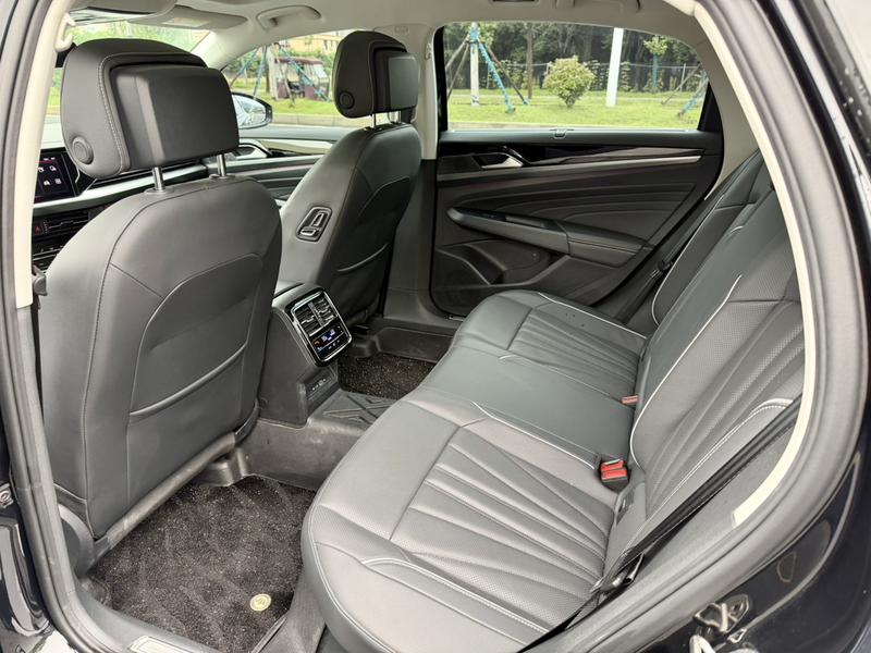 Volkswagen Passat, 2023 — фото 8 из 9