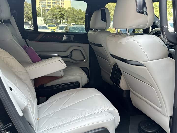 BYD FangChengBao Leopard 8, 2025 — фото 8 из 9