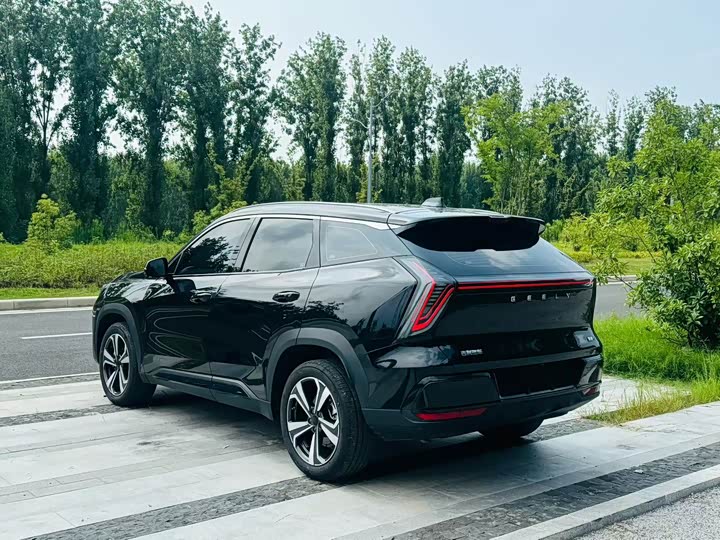 Geely Atlas L, 2025 — фото 8 из 9