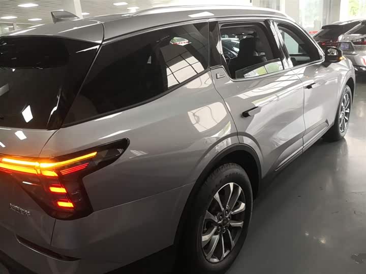 Ford Edge, 2023 — фото 7 из 9