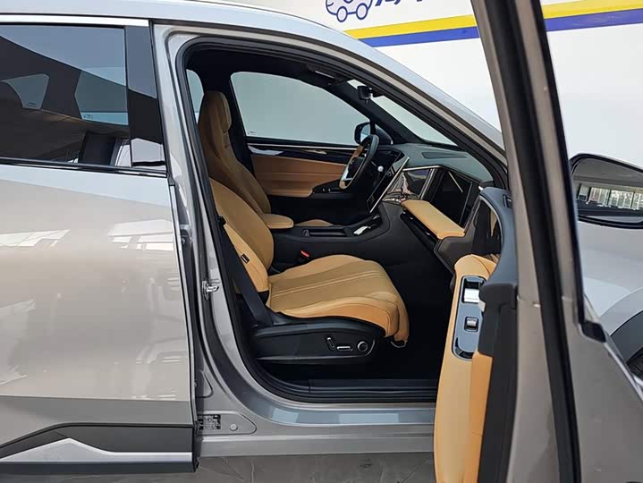 Geely Galaxy L7, 2024 — фото 8 из 9