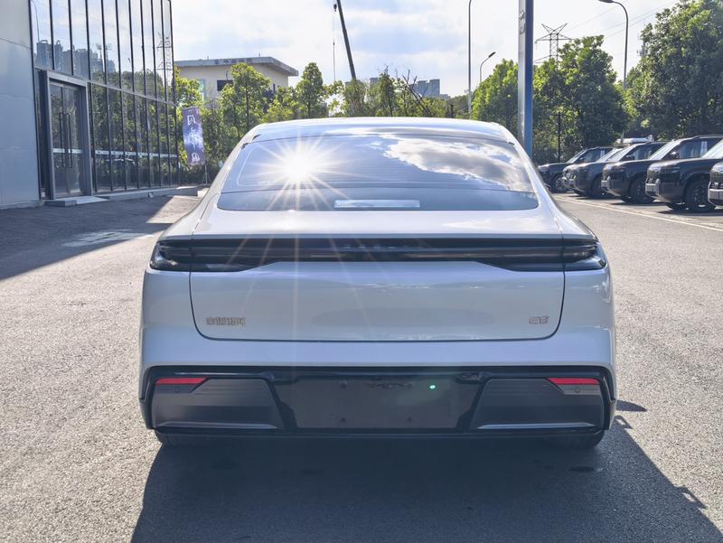 Geely Galaxy E8, 2024 — фото 6 из 12