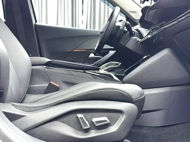 Peugeot 2008, 2023 — фото 5 из 9