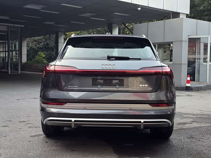Audi e-tron, 2025 — фото 6 из 9