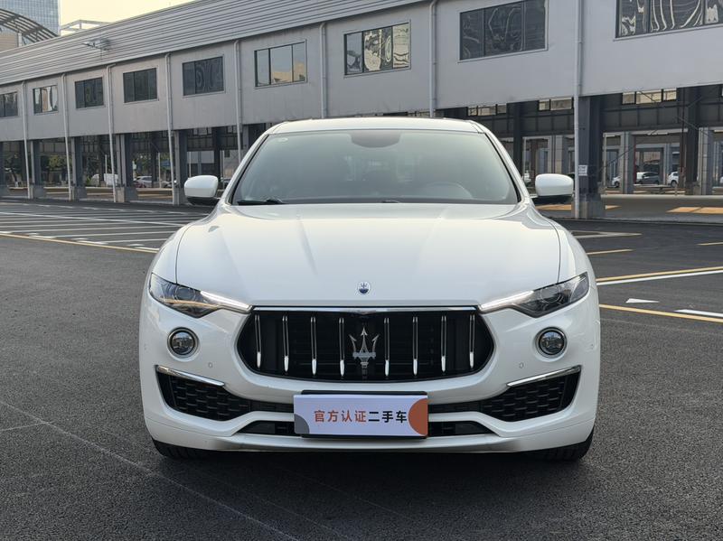 Maserati Levante, 2022 — фото 2 из 12