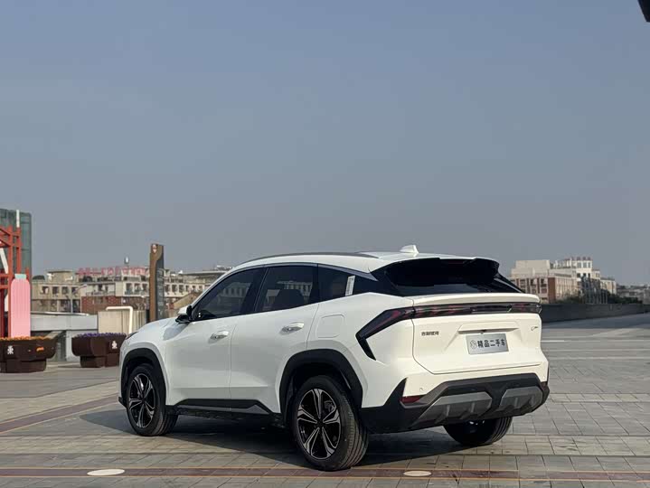 Geely Galaxy L7, 2024 — фото 7 из 9