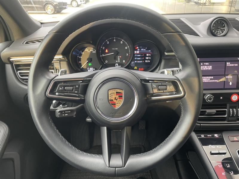 Porsche Macan, 2023 — фото 10 из 12